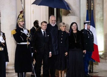Vizita në Paris, Rama dhe bashkëshortja e tij ftohen në një darkë zyrtare nga presidenti Macron