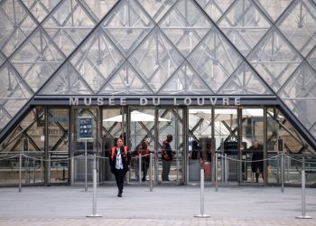 Vjedhja në Muzeun e Luvrit, ADN-ja ndihmon në zbulimin e autorëve të krimit dhe avancimin e hetimeve.