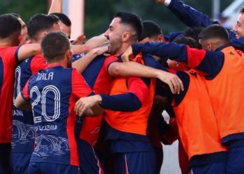 Vllaznia vazhdon me sukses, shkodranët triumfojnë me 10 lojtarë në “klasiken” përballë Tiranës dhe ngjiten në krye të tabelës.