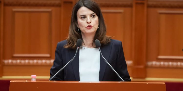 Vrasja e gjyqtarit Astrit Kalaja, ministrja e Brendshme reagon përsëri: Masa të reja sigurie për gjykatat do të rishqyrtohen.