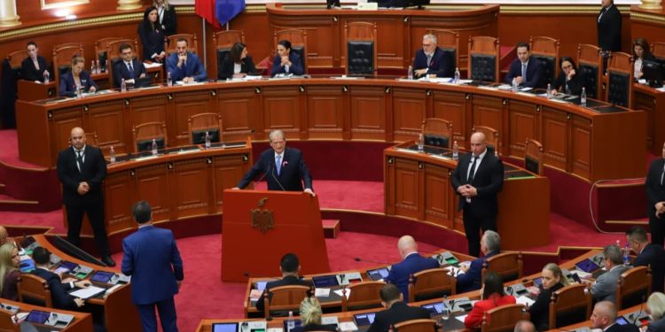 Vrasja e gjyqtarit Kalaja/ Berisha: Ministrja Koçiu ka kryer një mashtrim publik. Urrejtja e shqiptarëve është e drejtuar ndaj sistemit të drejtësisë, jo ndaj individëve.