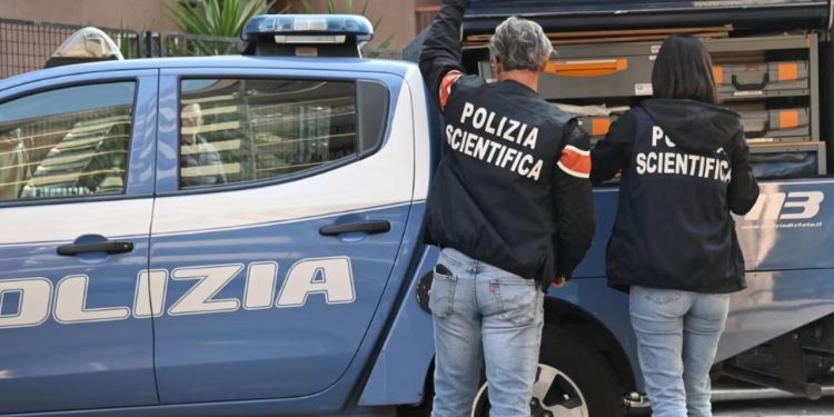 Vrasje e tronditshme në Itali: Një 25-vjeçare vret tre foshnjat e saj dhe përpiqet të fshehë trupat në dollap për t'i shpëtuar policisë.