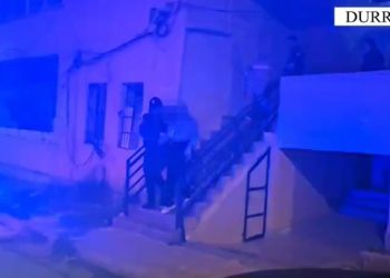 Zbulimi i një rrjeti prostitucioni në Durrës: Organizatori dhe dy punonjës seksuale kolumbiane arrestohen për trafikim në Shqipëri.