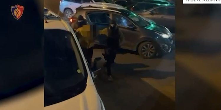 Zbulohen detajet e hotelit ku u ofronin shërbime seksuale vajzat në Tiranë; arrestohet drejtuesi i grupit kriminal dhe anëtarët e tij, ndërsa 48 vajza dhe gra janë proceduar.