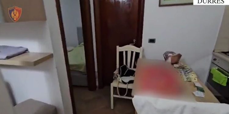 Zbulohet një "shtëpi publike" në Durrës, ndalohen dy gra nga Kina. Tre qytetarë shqiptarë përballen me procedim penal.