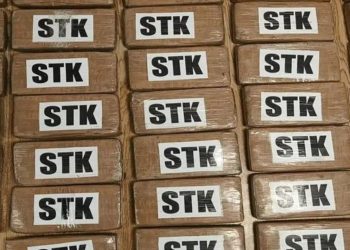 Zbulohet rrjeti i trafikut të drogës në Greqi, sekuestrën mbi 38 kg kokainë të fshehura në kontejnerë bananesh në portin e Pireut.