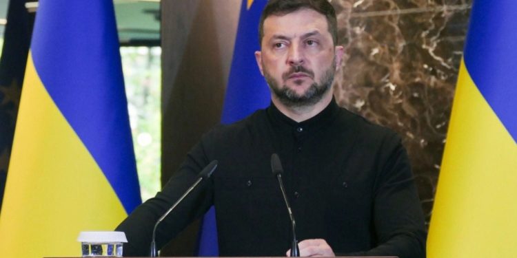 Zelensky apelon për vëmendjen e ndërkombëtarëve: Ndërsa bota përqendrohet në Lindjen e Mesme, Putin vazhdon ofensivën e tij.