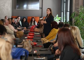 Zgjedhjet e anulluara në Tiranë, PS vazhdon fushatën. Manastirliu në takime me bluzat e bardha: Rritje e shërbimeve sociale.