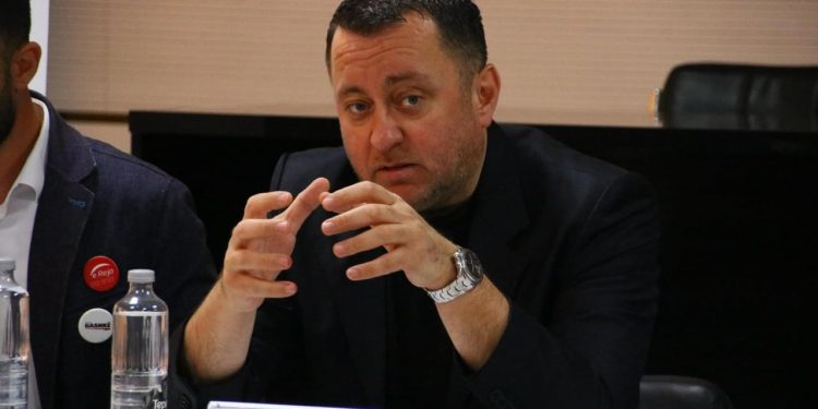 Zgjedhjet e pjesshme në Vlorë, këshilltari i PD shpallet i pavarur: E djathta ka humbur influencën në qytet, na kanë njëmend tallur me kandidatët e imponuar.