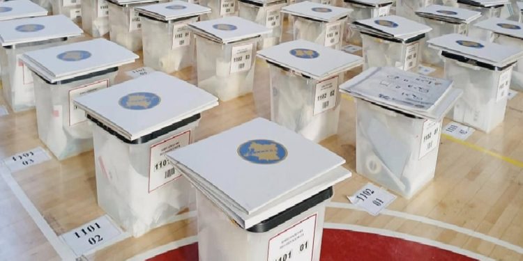 Zgjedhjet lokale në Kosovë: 97% e kutive të votimit janë numëruar, LVV në krye. Si pozicionohen partitë e tjera?
