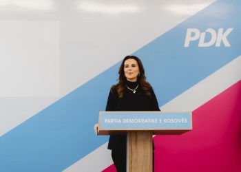 Zgjedhjet lokale në Kosovë: Sekretarja e PDK-së inkurajon qytetarët të vazhdojnë të votojnë, duke theksuar rritjen e besimit të partisë nga ana e popullsisë.