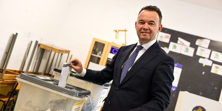 Zgjedhjet vendore në Kosovë/ 'Exit poll-et' identifikuan humbësin, kandidati i Kurtit e padit analistët