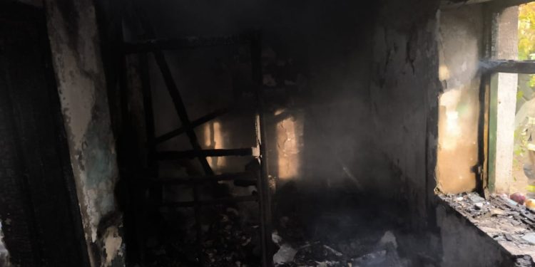 Zjarr në Maliq/ Flakët prekën shtëpinë në fshatin Sovjan, nuk ka njoftime për të lënduar.