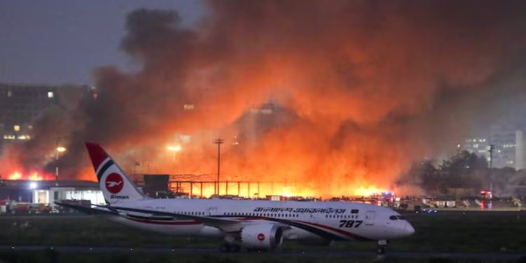 Zjarr në aeroportin kryesor të Bangladeshit, disa persona të plagosur, fluturimet e anuluara.