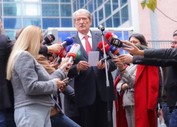 "‘Aruba’ ka qenë e pranishme prej vitesh, sipas informacioneve nga mediat ndërkombëtare,” thotë Berisha: “Kam faktin se emri i Ramës figuron në dosje.”