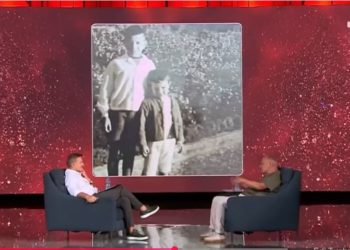 ‘Kisha një takimin me një vajzë italiane dhe…’ Edi Tushe ndan me “Galeri” përjetimet e tij, kujtimet me prindërit dhe tragjedinë e vëllait të tij të ndaluar.