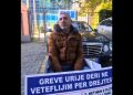 “‘Nuk kam çfarë të humbas,’ qytetari nis grevën para SPAK: Më kanë vrarë nënën dhe dajën për shtëpinë”
