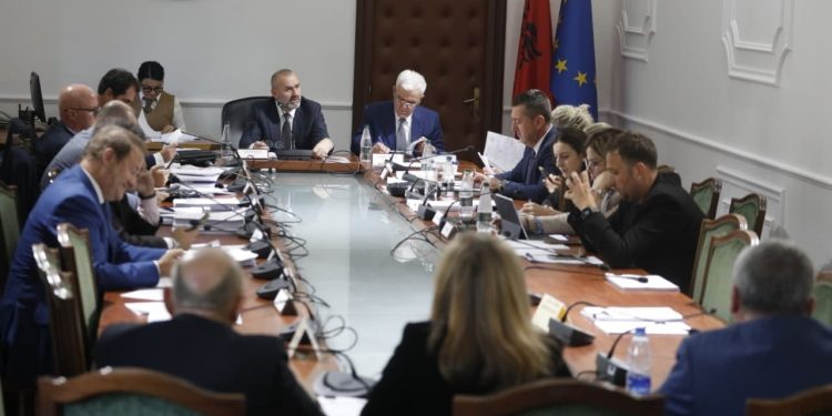 ‘Tensionet’ për emërimin e drejtuesit të SPAK? Bogdani reagon në Kuvend: Ka më tepër lobim, disa janë mbështetës…