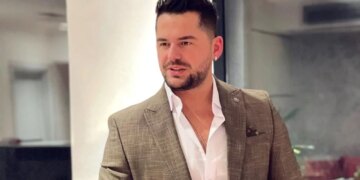 09:33

Njoftim i fundit/ Këngëtari Shpat Kasapi ka ndërruar jetë

Sipas raporteve nga mediat në Maqedoninë e Veriut, këngëtari i njohur Shpat Kasapi ka ndërruar jetë në moshën 40-vjeçare.