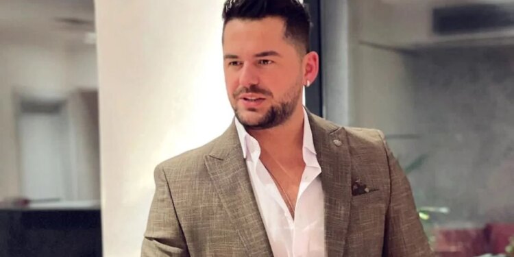 09:33

Njoftim i fundit/ Këngëtari Shpat Kasapi ka ndërruar jetë

Sipas raporteve nga mediat në Maqedoninë e Veriut, këngëtari i njohur Shpat Kasapi ka ndërruar jetë në moshën 40-vjeçare.