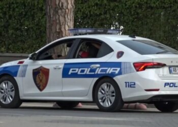 “23-vjeçari i armatosur kapet nga policia: Armë e gjetur në ‘BMW’, drogë në shtëpi”