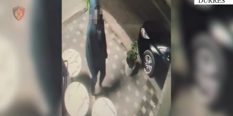 29-vjeçari në Durrës arrestohet pas shkeljes së arrestit shtëpiak për të kryer vjedhje, kërkohen bashkëpunëtorët e tij.