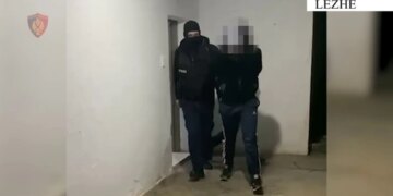 29-vjeçari nga Lezha, i cili dhunoi babain e tij dhe u largua nga shtëpia, është kapur dhe arrestuar.