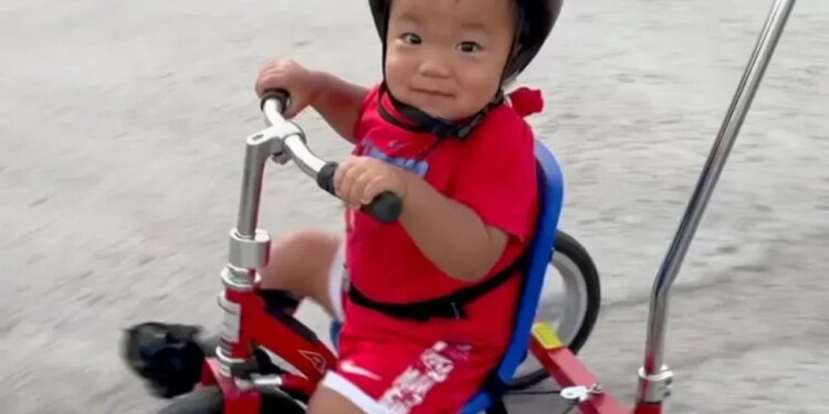 3-vjeçari impresionon mjekët pas seancës së parë të terapisë gjenetike në botë për sindromën fatale