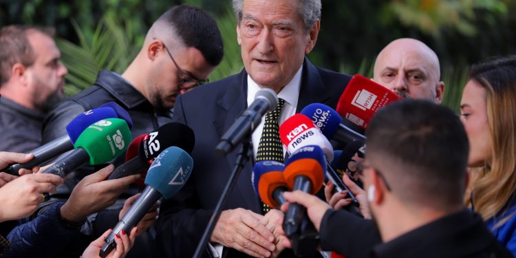 21 Janari/ Berisha: Grupit parlamentar të PD nuk i ka ardhur asnjë fletëthirrje! Të vësh dorën në zjarr për Peleshin, të digjet dora dhe trupi