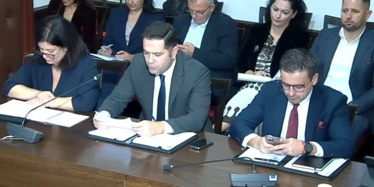 7.6 miliardë lekë të tjera për pensionet, ministri i Financave: Këto janë shumat që pensionistët do të kenë për bonusin e fundvitit.