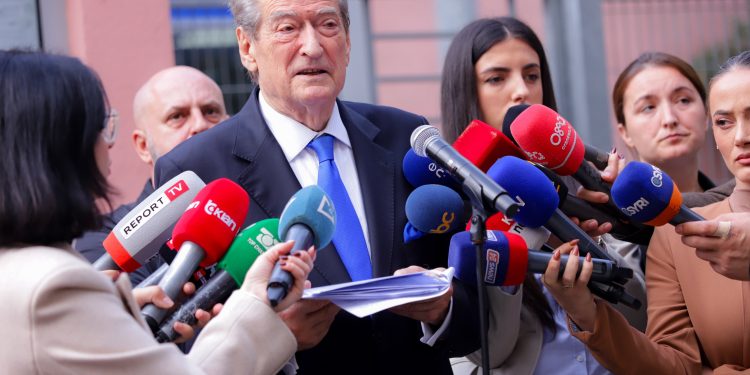 Berisha lexon mesazhi që i la Dumanit: Do përgjigjesh para ligjit për amnistimin e krimit elektoral dhe milionast që ke marrë nga Kreshniku i Manzës