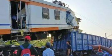 Aksident i madh në Indi: një tren pasagjerësh përplaset me trenin e mallrave, 11 të vdekur dhe dhjetëra të lënduar