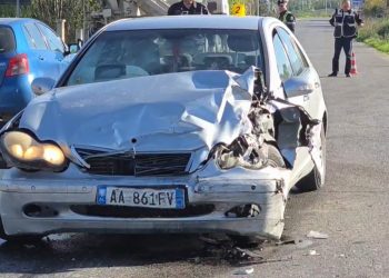 Aksident i rëndë në Fier: Dy automjete kollidojnë, gjashtë persona të lënduar dërgohen në spital