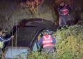 Aksident i rëndë në Vlorë, automjeti “Benz” del nga rruga dhe përfundon në kanal, pesë persona të lënduar.