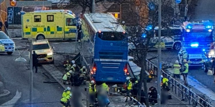 Aksident tragjik në Stokholm: autobusi shkakton vdekjen e 3 personave dhe lëndon disa të tjerë.