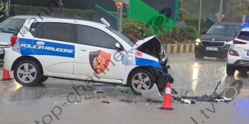 Aksidenti mes një makine policie dhe një “Benz”-i në Fier-Patos/ Tre të lënduar, përfshirë dy efektivë policie