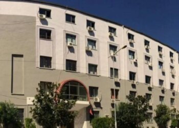 Akuza për vrasje me dashje mbetet në tentativë ndaj të miturit që plagosi 15-vjeçarin në Durrës.