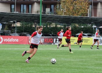 Anulohet udhëtimi i papritur, Kombëtarja niset për në Stamboll nga Podgorica, por humb stërvitjen e fundit!