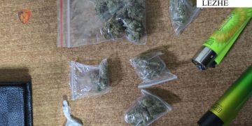 Arrestohen dy individë në Lezhë për tregtimin e kokainës dhe kanabisit, ndërsa një 17-vjeçar procedohet në gjendje të lirë.