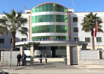 Arrestohet 52-vjeçari pas sulmit ndaj punonjëses së Policisë, nën ndikimin e alkoolit dhe drogës.