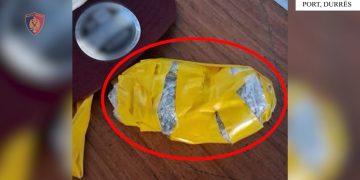 Arrestohet marinari i tragetit Durrës-Ankona për përpjekjen për kalimin e një pakete me drogë.
