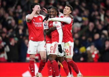 Arsenal ofron një ndeshje emocionuese në derbin londinez, duke shënuar katër gola ndaj Tottenham.