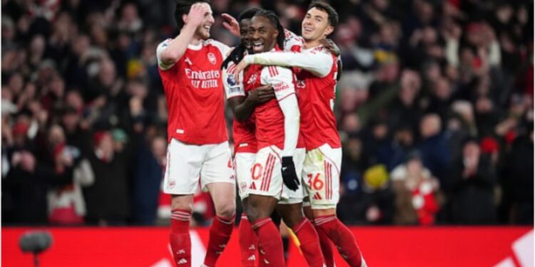 Arsenal ofron një ndeshje emocionuese në derbin londinez, duke shënuar katër gola ndaj Tottenham.