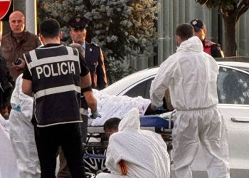 Atentati në Rinas, Gilmando Dani humb jetën; Muçi Shaljani i intubuar në reanimacion pas dy plumbave në kokë.