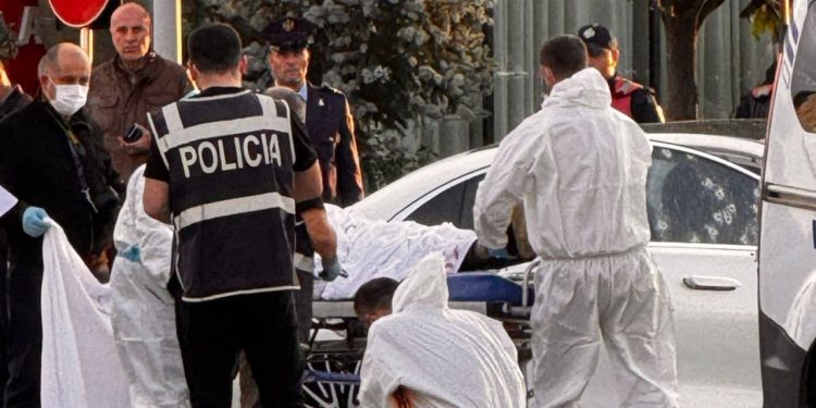 Atentati në Rinas, Gilmando Dani humb jetën; Muçi Shaljani i intubuar në reanimacion pas dy plumbave në kokë.