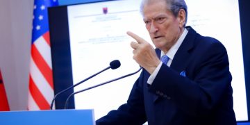 Atentati në afërsi të Rinasit/ Berisha akuzon: Muçi Shaljani mbështetës financiar i fushatës së Ervin Hoxhës, Dani 'këngëtar' i Blendi Gonxhes.