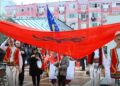 Atmosfera festive në Tiranë/ Kryeqyteti e përjeton me qetësi festën simbolike të flamurit