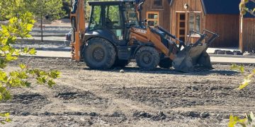 Auron Tare: Megjithë zhvillimet me Diellin, ChatGPT dhe satelitët, vazhdojmë të ndërtojmë kioska për gomerët.