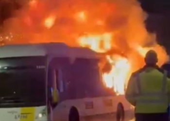 Autobusi i katalanasve përfundon në flakë pak para ndeshjes Barcelona-Club Brugge.