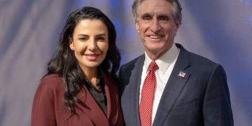 Balluku zhvillon një takim në Athinë me sekretarët amerikanë të Energjisë dhe Punëve të Brendshme.